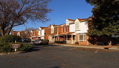 Stratford Place in West Columbia, SC - Foto de edificio - Building Photo