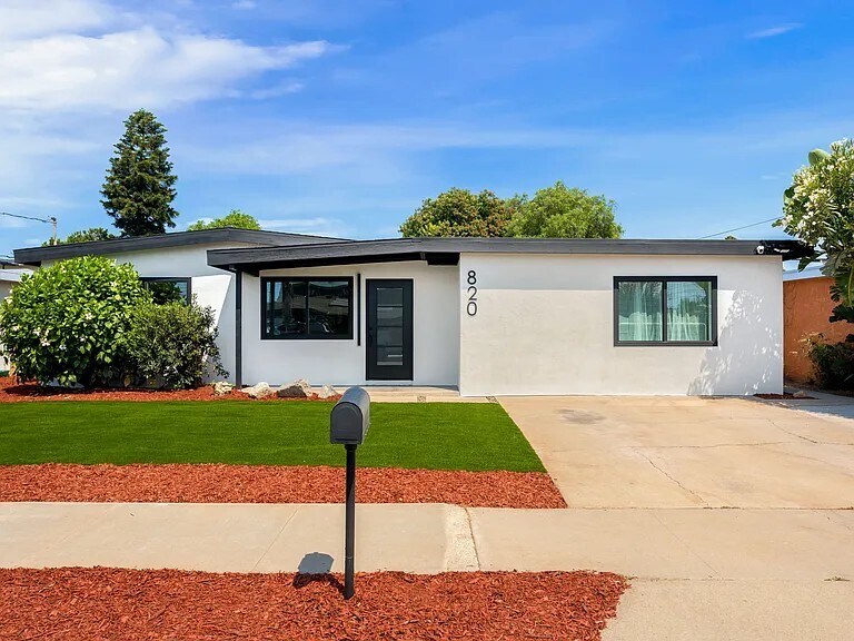 820 Iris Ave in Imperial Beach, CA - Building Photo