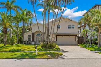 819 Bay Esplanade in Clearwater, FL - Building Photo - Building Photo