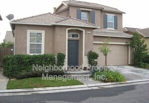 4033 W Peach Tree Ln in Fresno, CA - Building Photo
