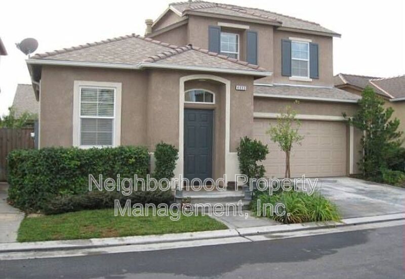4033 W Peach Tree Ln in Fresno, CA - Foto de edificio