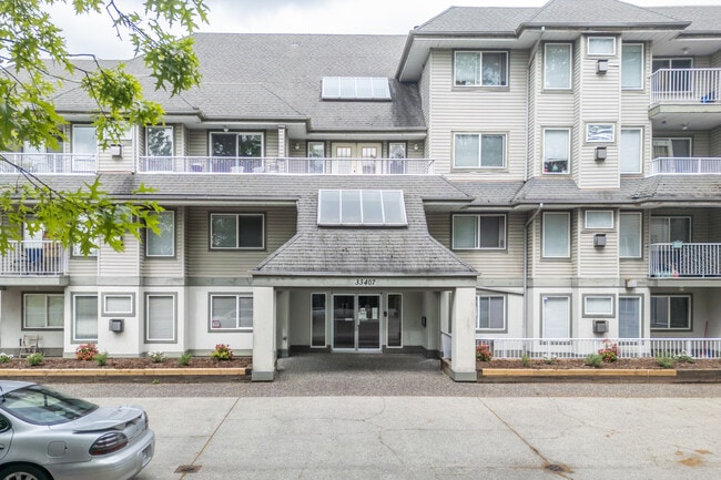 33407 Tessaro Cres