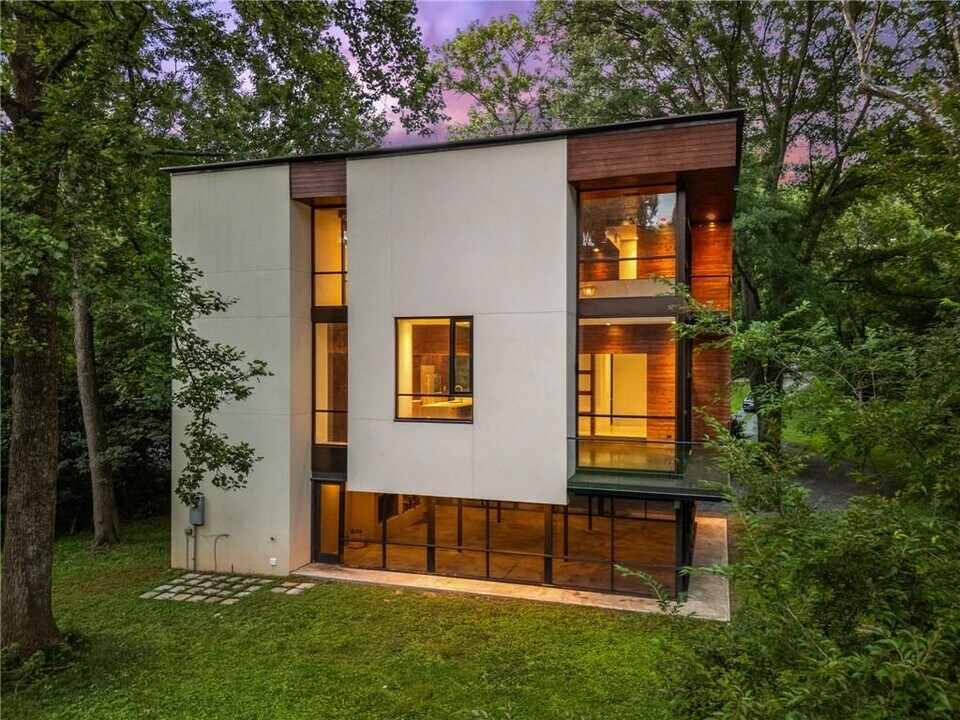 2105 Fairhaven Cir NE in Atlanta, GA - Building Photo