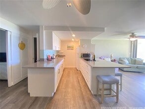 87-561-561 Farrington Hwy in Waianae, HI - Foto de edificio - Building Photo