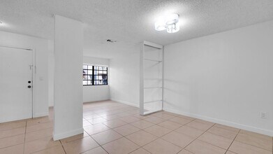 17908 NW 68th Ave in Hialeah, FL - Building Photo - Building Photo