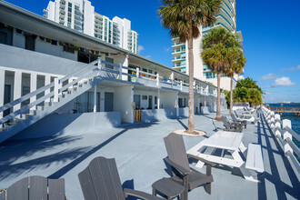 7927-7931 East Dr in Miami Beach, FL - Building Photo - Building Photo