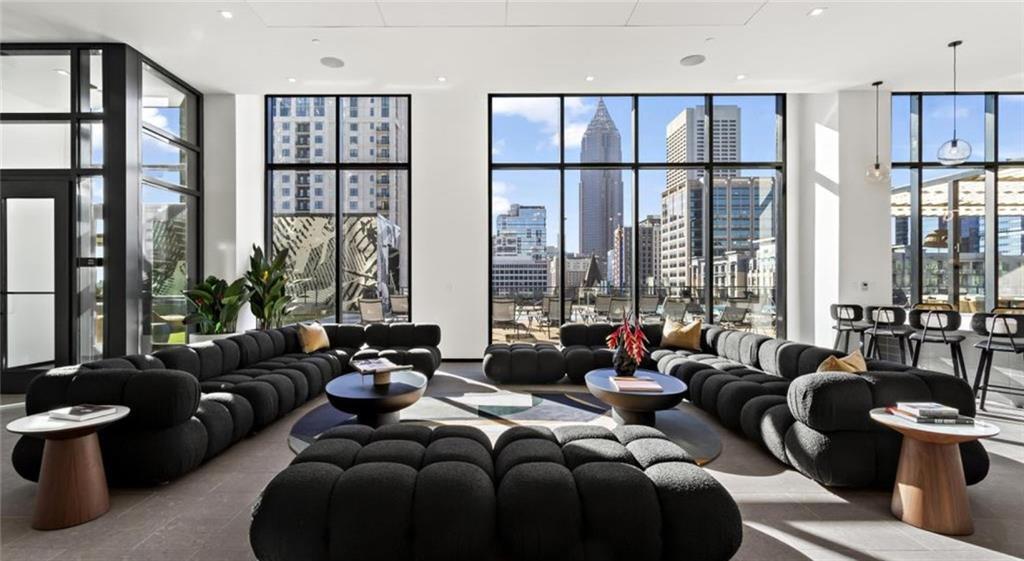 811 Peachtree St NE in Atlanta, GA - Building Photo