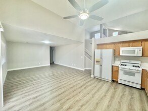 823 Zinnia Cir in Henderson, NV - Building Photo - Building Photo