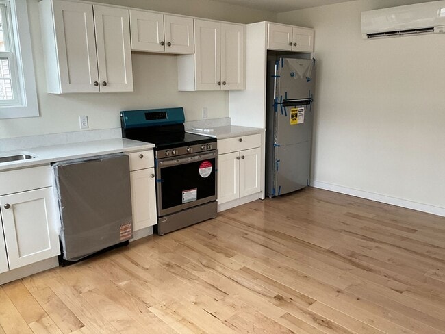 90 Elm St in Keene, NH - Foto de edificio - Building Photo