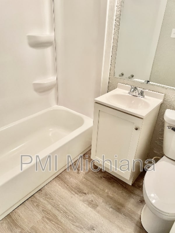 2261 N Johnson St in South Bend, IN - Building Photo - Building Photo