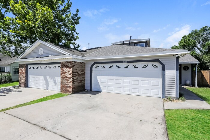 1685 Torrington Cir in Longwood, FL - Building Photo