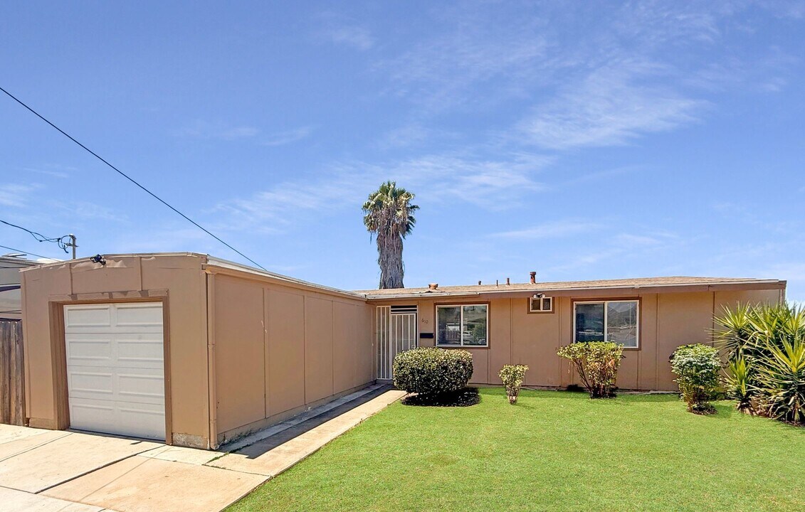 610 Wichita Ave in El Cajon, CA - Foto de edificio