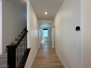 6988 Sylmar Ave in Las Vegas, NV - Building Photo - Building Photo