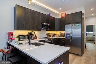 618 N 35th St in Philadelphia, PA - Building Photo