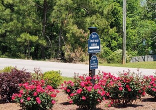 The Drake at Oak Grove Apartments in Hattiesburg, MS - Building Photo - Building Photo