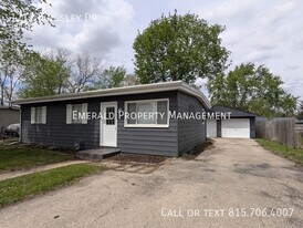 1212 Kingsley Dr in Machesney Park, IL - Building Photo
