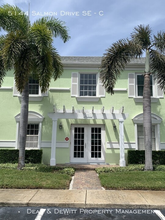 5144 Salmon Dr SE in St. Petersburg, FL - Foto de edificio