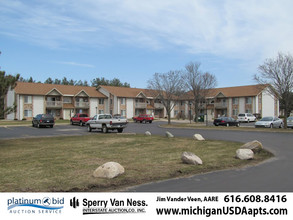 Quail Run Apartments in Sturgis, MI - Building Photo - Building Photo