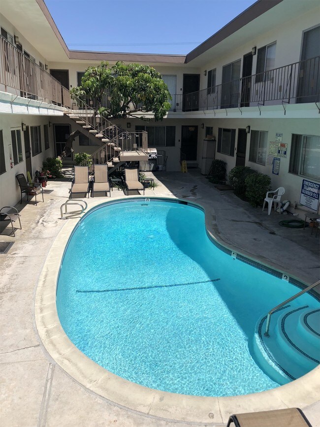 2020 Preuss Rd-Unit -M in Los Angeles, CA - Building Photo - Building Photo