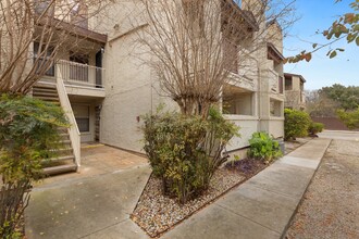 5322 Medical Dr, Unit E206 in San Antonio, TX - Foto de edificio - Building Photo