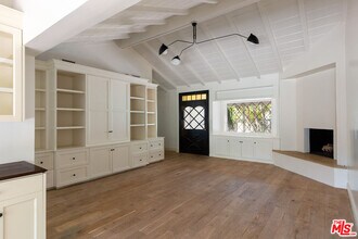 4218 Warner Blvd in Burbank, CA - Building Photo - Building Photo