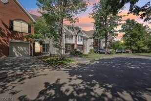 4703 Patterson St in Bridgewater, NJ - Building Photo