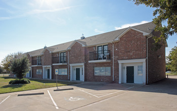 255 N Dallas Ave in Lancaster, TX - Building Photo - Building Photo