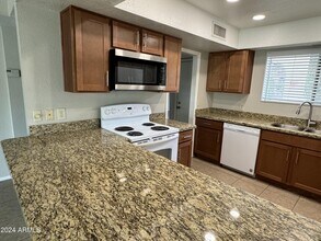 1625 E Edgewater Dr in Tempe, AZ - Building Photo - Building Photo
