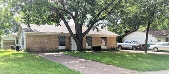 134 Bellaire Dr in Denton, TX - Building Photo
