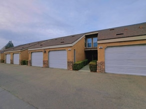 7166 N Fruit Ave in Fresno, CA - Building Photo - Building Photo