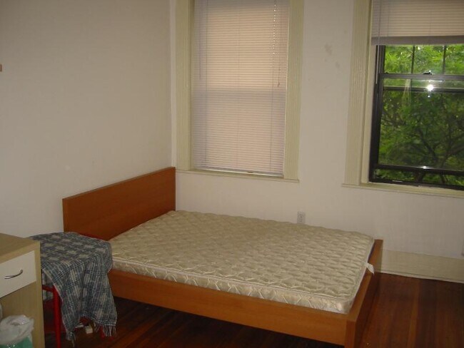 1412 Commonwealth Ave in Boston, MA - Foto de edificio - Building Photo