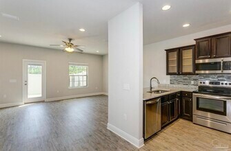 8825 Brown Pelican Cir in Navarre, FL - Building Photo - Building Photo