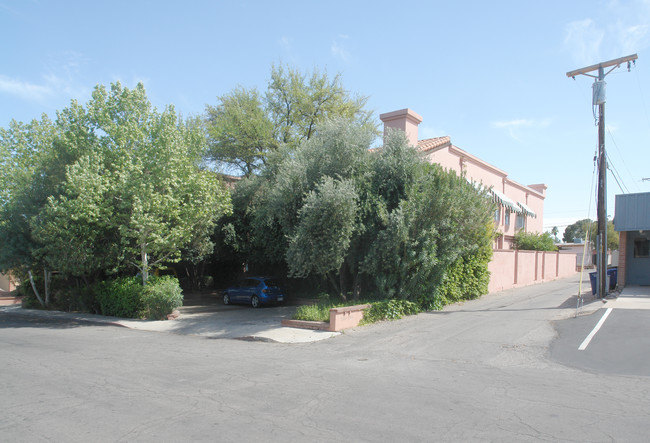 3110-3120 E 4th St in Tucson, AZ - Foto de edificio - Building Photo