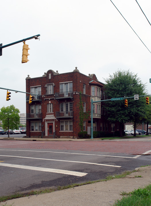 534 Cleveland Ave SW in Canton, OH - Building Photo