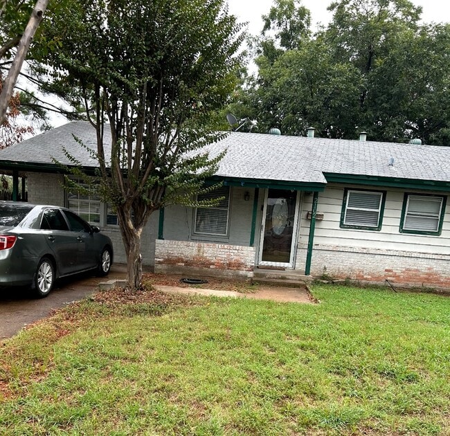 property at 2102 Concord Dr