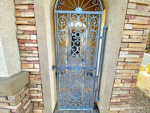 9057 Spinning Wheel Ave in Las Vegas, NV - Building Photo - Building Photo