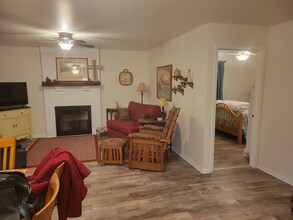 36 Sparrow Rd in Carpentersville, IL - Foto de edificio - Building Photo