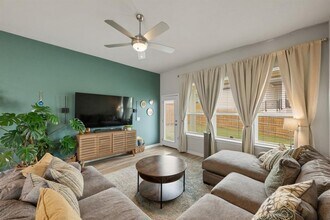 11800 Seaside Wds Dr in Austin, TX - Building Photo - Building Photo