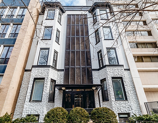 property at 1421 N Dearborn St