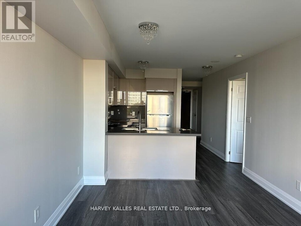 20-720 N Park Rd in Vaughan, ON - Building Photo