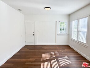 340 S Benton Way in Los Angeles, CA - Building Photo - Building Photo