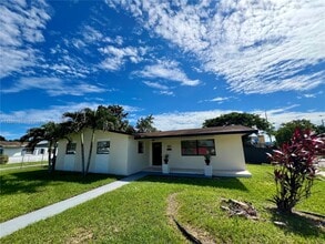 11950 SW 199th St in Miami, FL - Building Photo - Building Photo