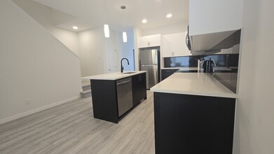 438 Carringvue Grove NW in Calgary, AB - Building Photo - Building Photo