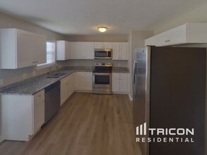 3002 Henderson Ln in Murfreesboro, TN - Foto de edificio - Building Photo