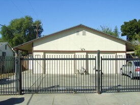 5950 Clover Manor Way in Sacramento, CA - Building Photo