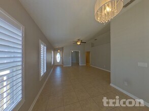 10109 37th Ct E, Unit 2844-43 in Parrish, FL - Foto de edificio - Building Photo