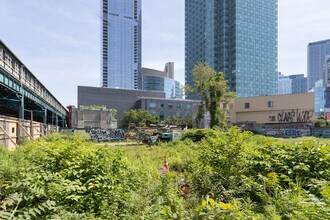 24-19 Jackson Ave in Long Island City, NY - Building Photo - Building Photo