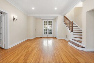 420 S Beverwil Dr in Beverly Hills, CA - Building Photo