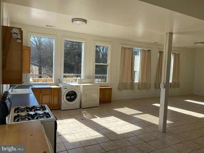 856 Spriggs Rd in Berkeley Springs, WV - Building Photo - Building Photo