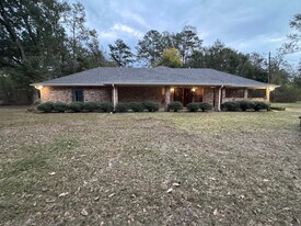 311 J W Davis Dr in Hammond, LA - Building Photo